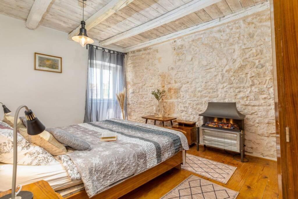 Casa Di Pietra Matelici Villa Divsici Exterior photo